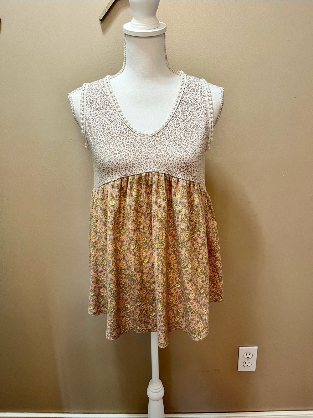 Lovely Melody Mixed Print Flowy Top Size Small